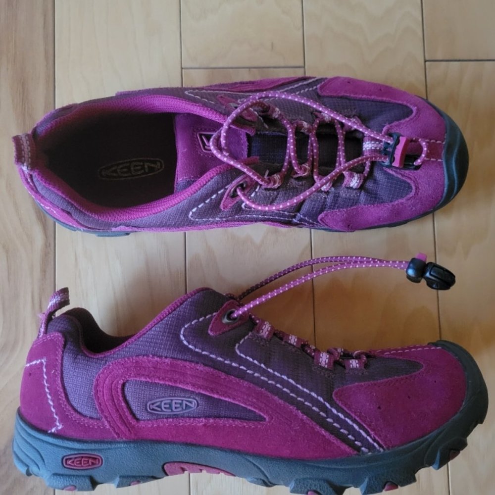 KEEN Hiking Shoes NWOT!